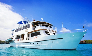 http://www.galapagosislands.com/images/galapagos-cruises/fragata-yacht/preview/fragata-yacht.jpg