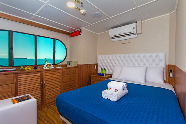 Tip Top II First Class Catamaran - Galapagos Islands .com